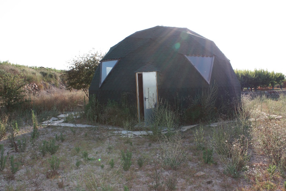 terreno rustico con casita de madera