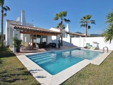 Chalet con 4 dormitorios se vende en Benahavis, Costa del Sol