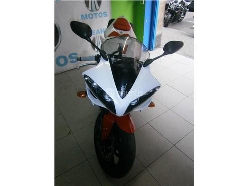 YAMAHA YZF R1
