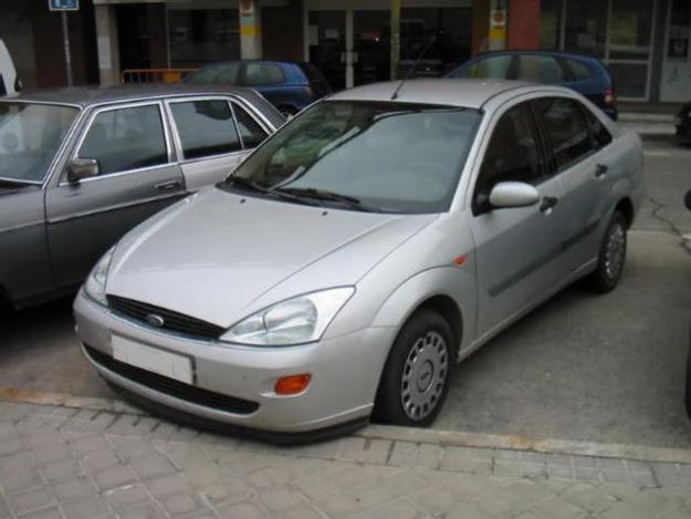 Venta de coche Ford FOCUS 1.8 TDDI SEDAN '01 en Fuencarral