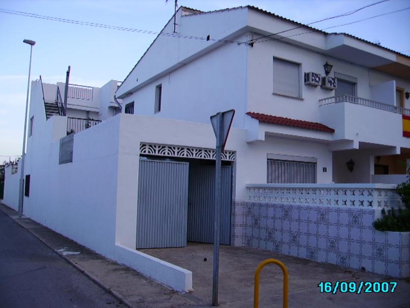 Se vende preciosa casa adosada. gran oportunidad!!