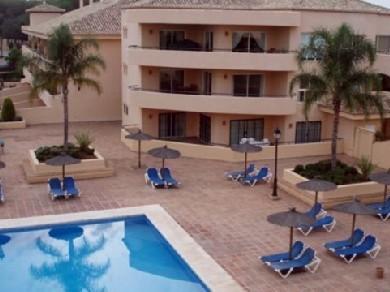 Apartamento con 2 dormitorios se vende en Marbella, Costa del Sol