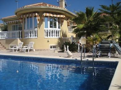 Chalet con 4 dormitorios se vende en La Marina, Costa Blanca