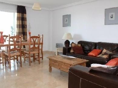 Apartamento con 3 dormitorios se vende en Estepona, Costa del Sol