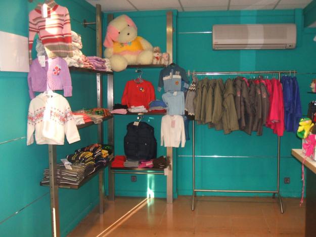 mobiliario tienda de bebes