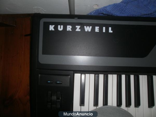 TECLADO KURZWEIL PC1X performance controller..