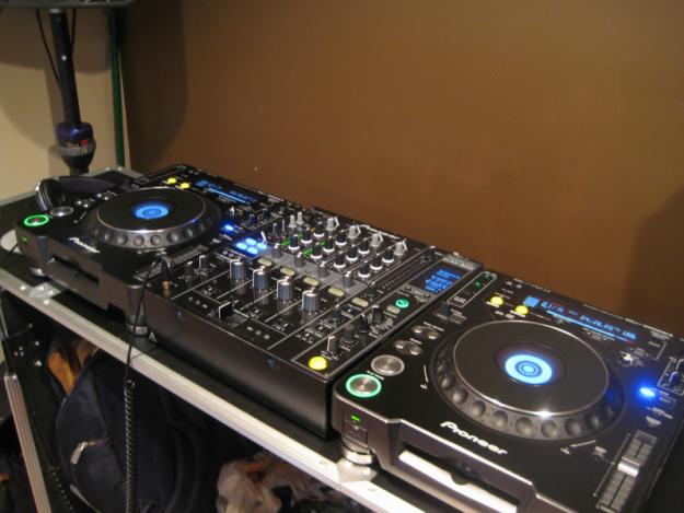 2 Pioneer CDJ 1000 MKIII y DJM 800 Mixer