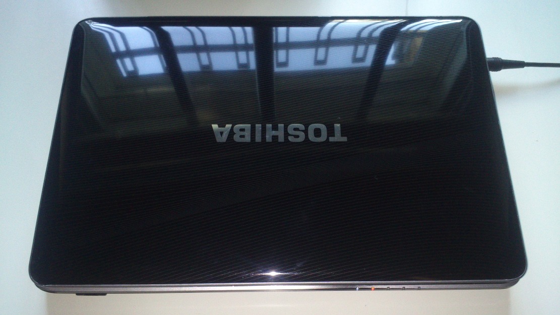 Toshiba Satellite A500D con el LCD estropeado