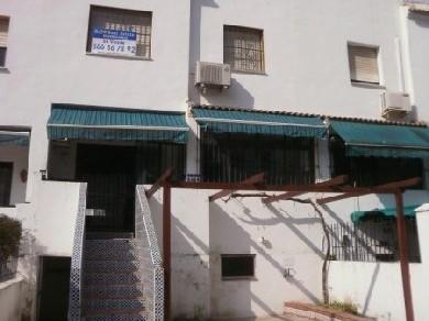 Adosado con 5 dormitorios se vende en Estepona, Costa del Sol