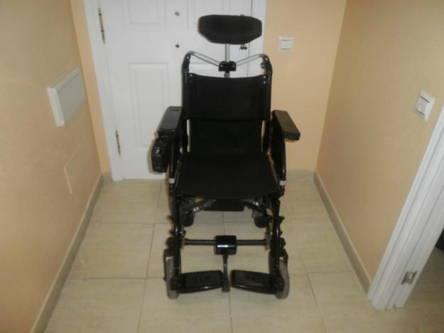 Silla de ruedas a motor. modelo globlal