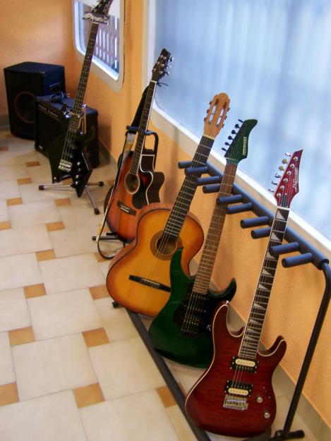 Tienda de: Guitarra acustica, electrica, bajo, amplificador, pedalera,instrumentos