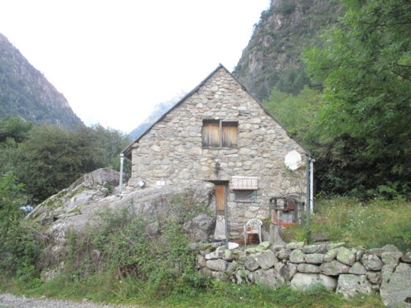 Casa de piedra con parcela 4000m2 zona bielsa