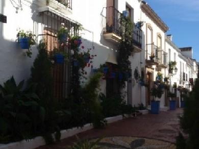 Adosado con 5 dormitorios se vende en Estepona, Costa del Sol