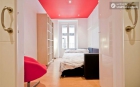 Modern 4-bedroom apartment in cool Malasaña - mejor precio | unprecio.es