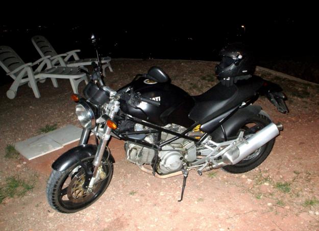 Vendo DUCATI MONSTER 600 negra. Muy buen estado!. Alicante