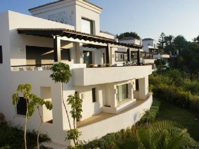 Chalet con 4 dormitorios se vende en Marbella, Costa del Sol