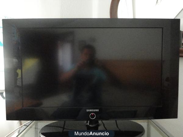 Vendo TV-LCD marca Samsung de 32 pulgadas con su caja y su manual!!