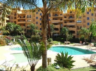 Apartamento con 2 dormitorios se vende en Marbella, Costa del Sol