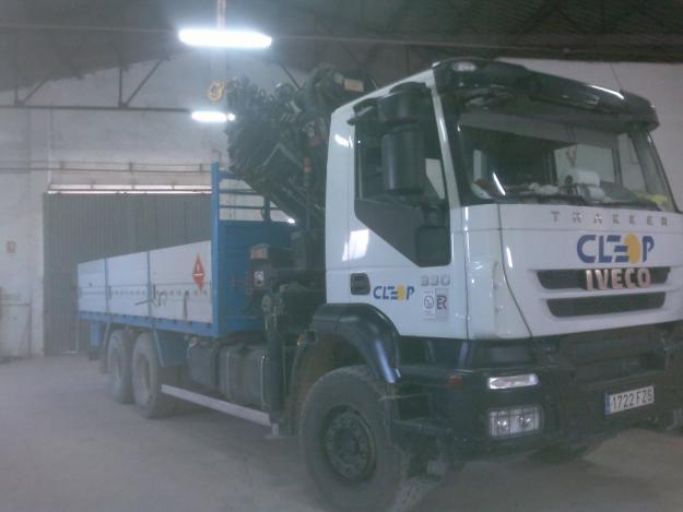 vendo camion con grua iveco trakker del 2008