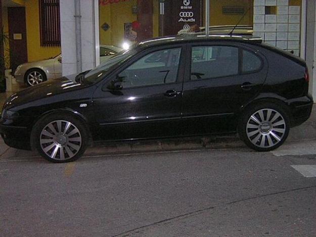 Venta de coche Seat LEON 1.9 TDI 130 Cv 6 Velocidades Mod Sport  LLANTAS 18¨ '04 en Viladecans