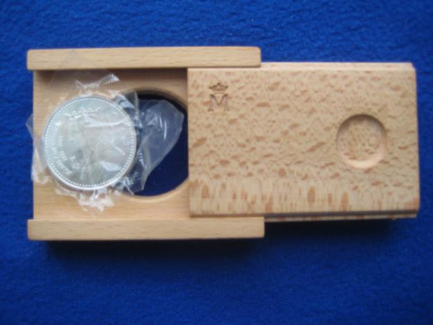 Moneda 12€ Plata año 2004, con estuche de madera. Isabel I de Castilla.