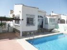 Chalet con 2 dormitorios se vende en Torrevieja, Costa Blanca - mejor precio | unprecio.es