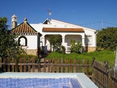 Chalet con 3 dormitorios se vende en Cartama
