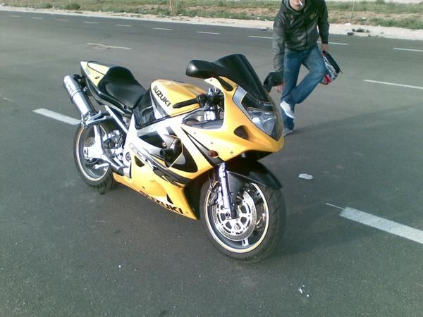 Se vende Suzuki GSXR 750