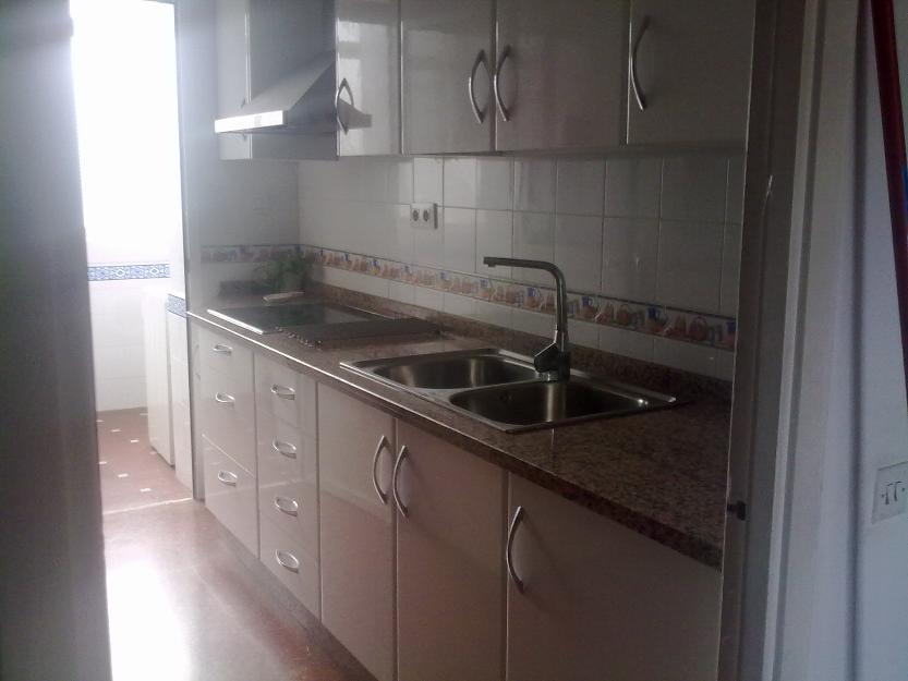 Habitacion libre en reina mercedes