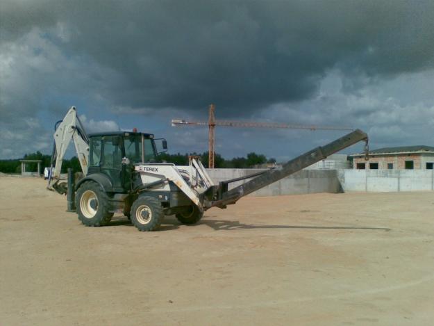 Terex 820 del 2007 con 3200h y marillo 31000€