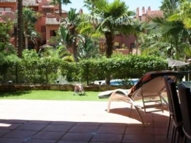 Apartamento con 3 dormitorios se vende en Estepona, Costa del Sol
