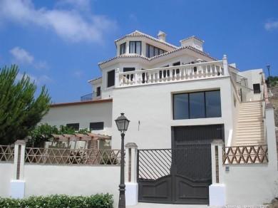 Chalet con 3 dormitorios se vende en Marbella, Costa del Sol