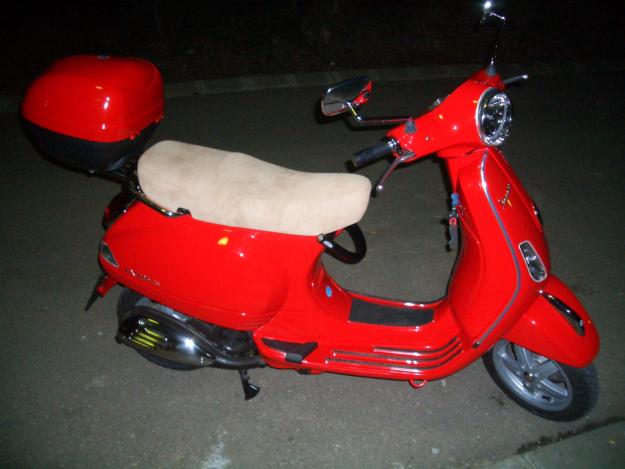 Vespa LX 125 i.e. Roja