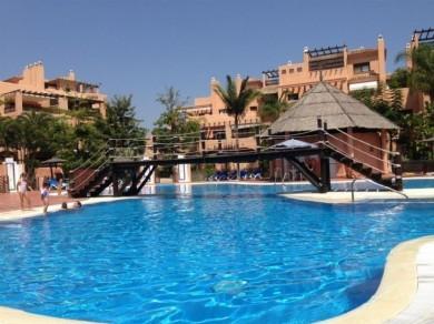 Apartamento con 2 dormitorios se vende en Estepona, Costa del Sol