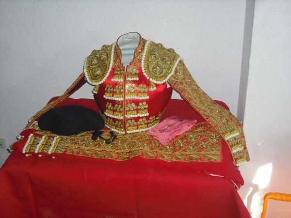 Vendo traje de luces de torero 900 euros