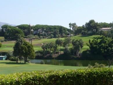 Apartamento con 2 dormitorios se vende en Marbella, Costa del Sol