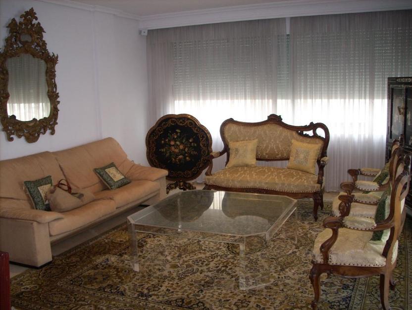 Magnífico piso de lujo. 150 mts. 2 habit. 2 baños. Decoración clásica.