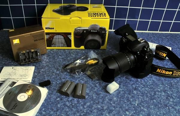 Nikon D200+18-135mm lens+MB-D200 Grip+SB-600 Flash D90!