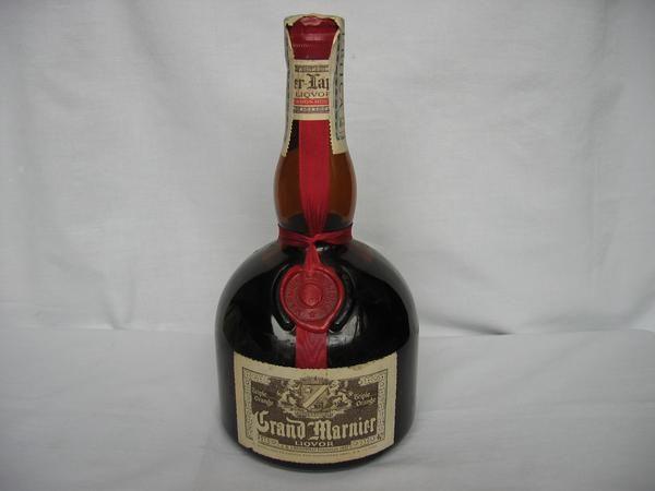 LICOR GRAND MARNIER. SELLO 8 (OCHO) PESETAS