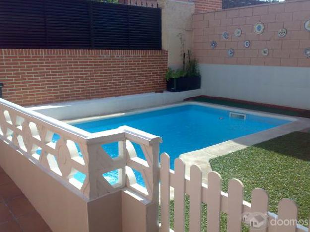 CHALET PAREADO EXCLUSIVO DE 365M2 CON PISCINA PARTICULAR Y SOTANO DE 135M2 HABITADO POR 460000 EUROS