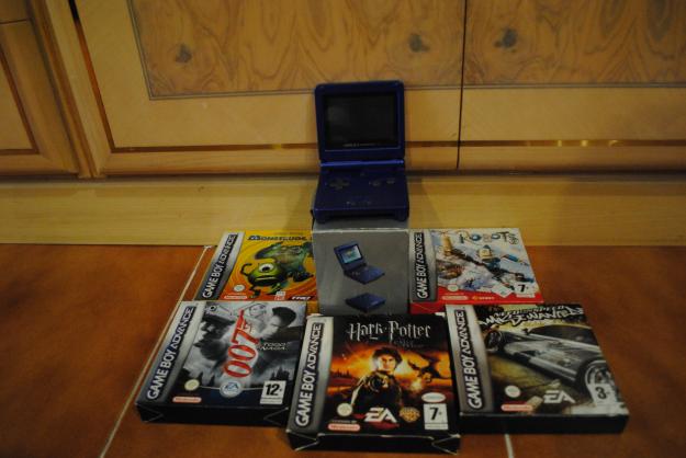 SE VENDE Game Boy Advanced Azul Metálico + 5 juegos oficiales