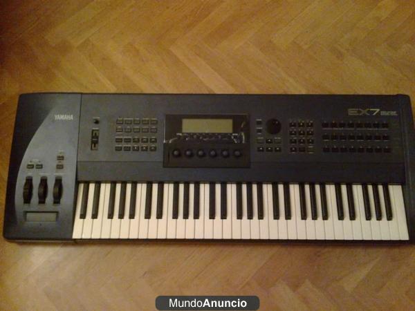 Sintetizador Yamaha EX7