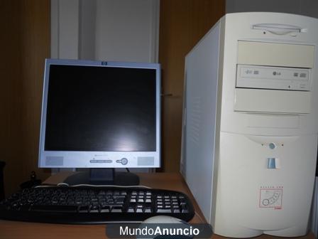 Equipo informático en funcionamiento