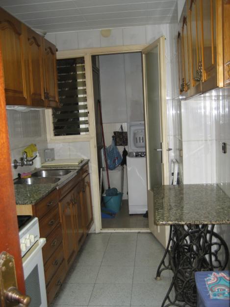 VENDO PISO EN C/ MARINA, CERCA DEL PUERTO OLIMPICO TORRES MAFRET