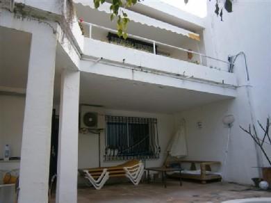 Chalet con 4 dormitorios se vende en Marbella, Costa del Sol