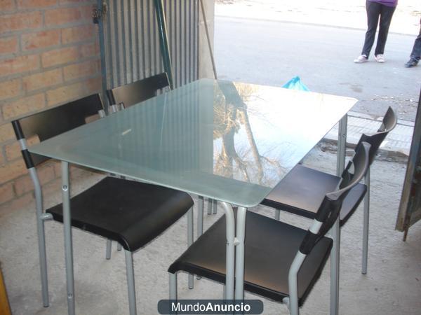 MESA,4 SILLAS Y UN SOFA MECEDORA DE RINCON 80 EUROS