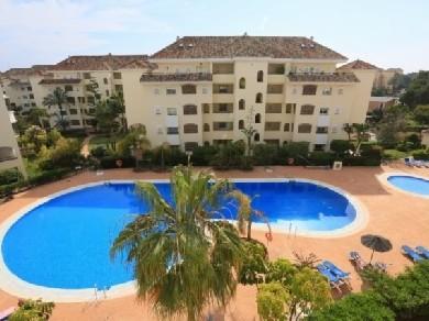 Apartamento con 3 dormitorios se vende en Marbella, Costa del Sol