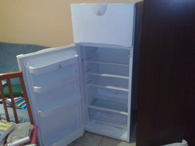 VENTA DE NEVERAAAA  TAMAÑO MEDIO A  200€ NEGOCIABLES ( ME URGE  VENDERLA CUANTO ANTES )