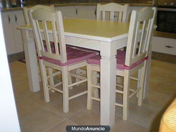 MESA + 4 SILLAS DE COCINA DE MADERA