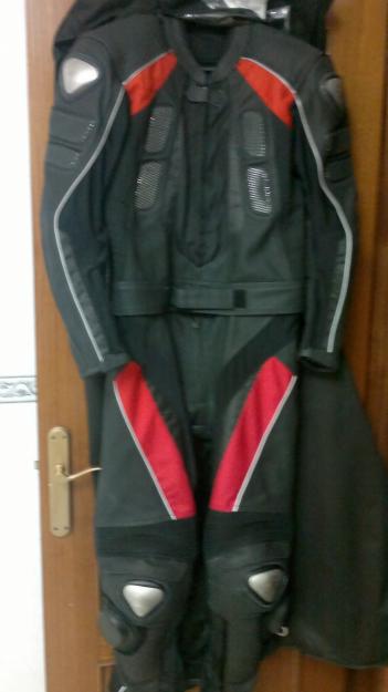 Trajes de moto de hombre y mujer